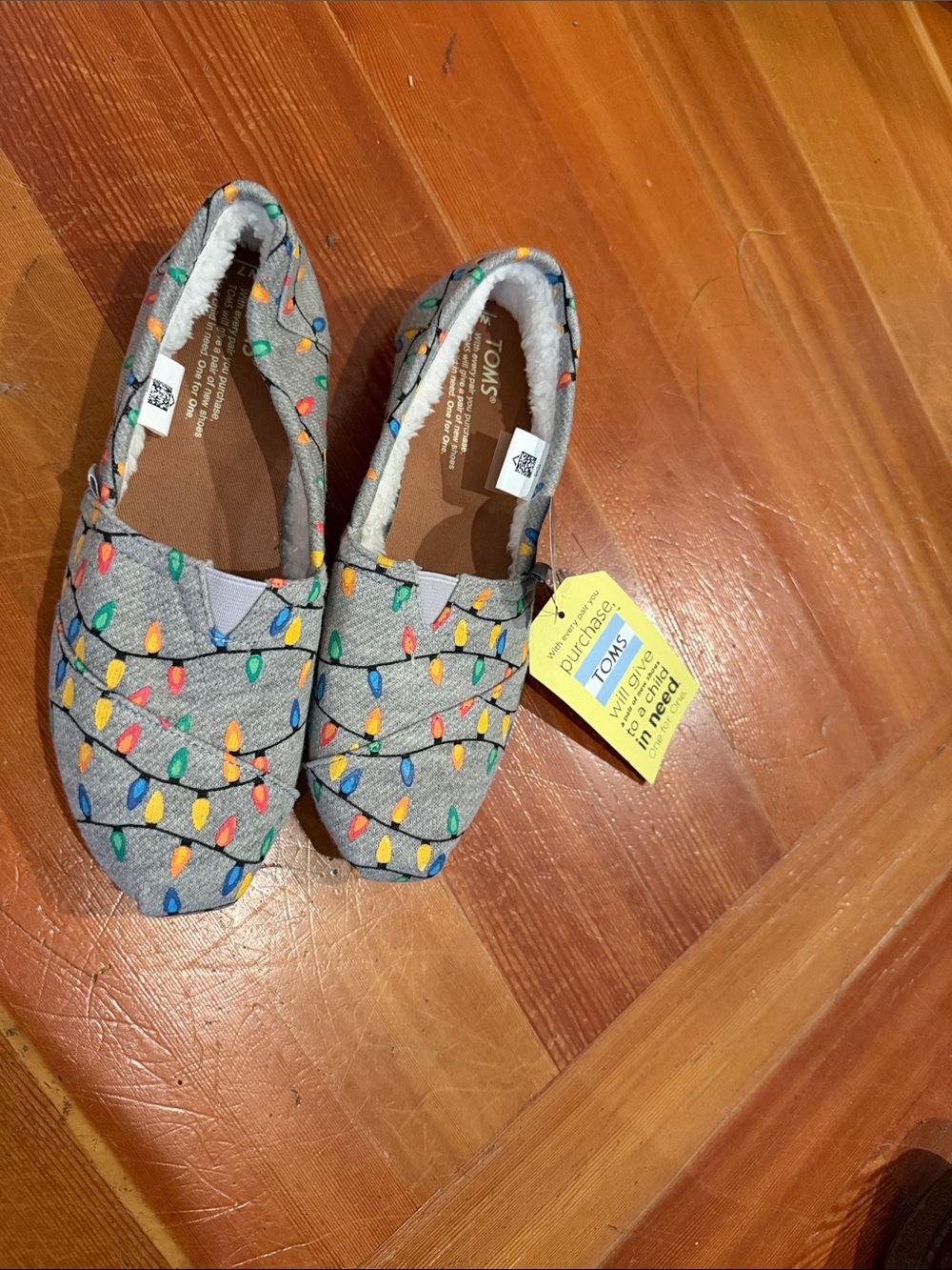 TOMS Women’s Grey Canvas slip-on with Christmas lights. Glow in the dark!!! 7